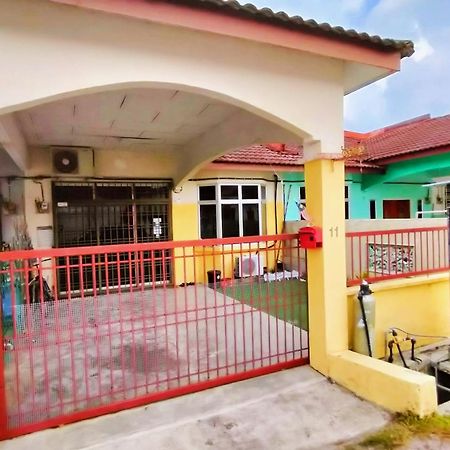Homestay Melewar ปาริตราจา ภายนอก รูปภาพ